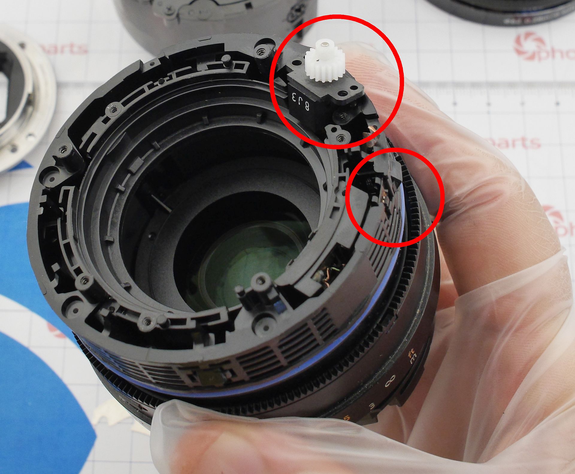 Замена мотора фокусировки на Sony FE 90mm F2.8 G OSS - отделение датчиков